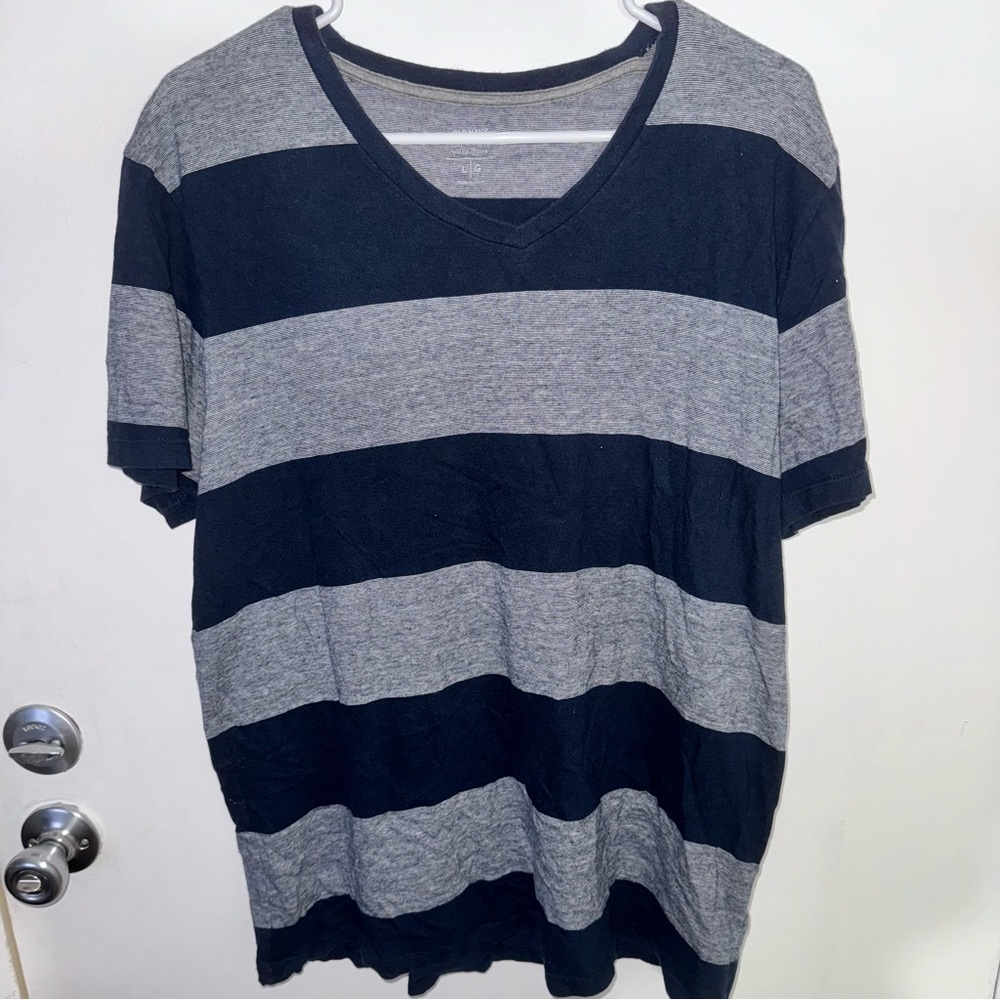 Old navy men’s Tshirt